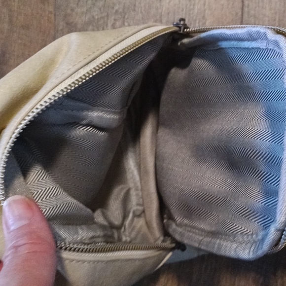 Sling cross body Bag vegan leather 🌸 - Picture 4 of 11